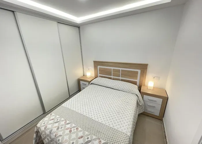 10. Beautiful Esmeralda With A/c Lägenhet *